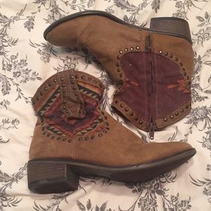 Mossimo short cowboy boots